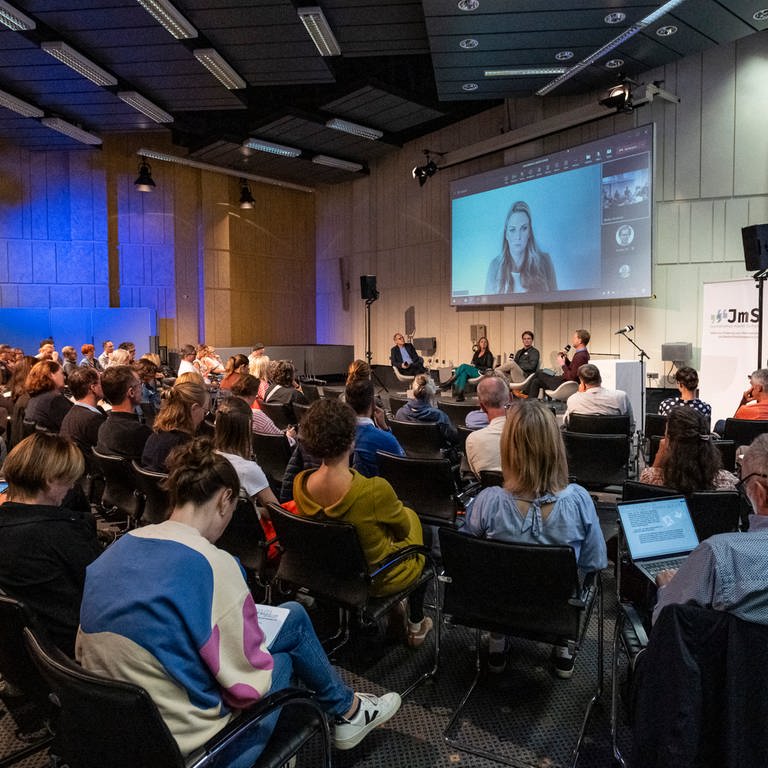Publikum bei der Veranstaltung Journalismus macht Schule (Foto: SWR, Patricia Neligan)