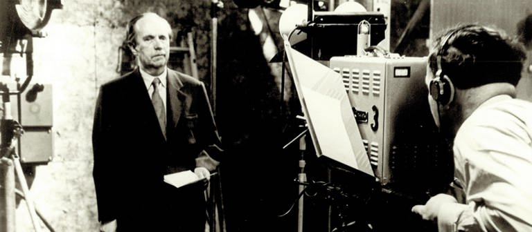 Intendant Fritz Eberhard bei seiner Ansprache zur ersten Fernsehsendung (Foto: SWR, Hugo Jehle)