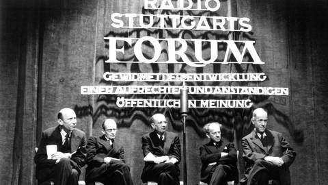 Mit Diskussionsrunden, wie dem Radio Stuttgart Forum, soll dem deutschen Hörer demokratisches Verhalten gezeigt werden. (Foto: SWR)