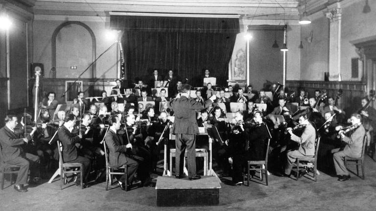 Das Orchester von Radio Stuttgart bei einer Probe 1947. (Foto: SWR)