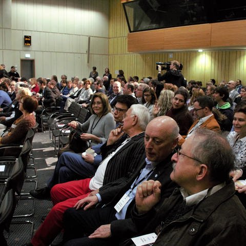 Publikum im Saal beim Medienforum 2019 (Foto: SWR, Dimi Triantafillu)