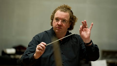 Stéphane Denève tritt sein Amt als neuer Chefdirigent des Radio-Sinfonieorchesters Stuttgart des SWR (RSO) an. (Foto: SWR, Alexander Kluge)