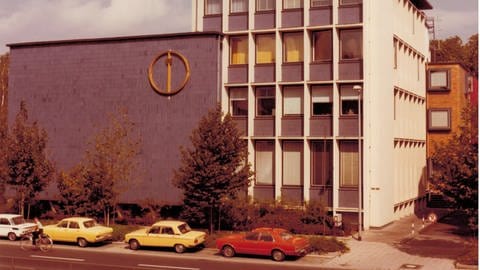 Der Neubau des Studios Karlsruhe, von den Karlsruhern „Blaues Haus“ genannt, wird 1957 eingeweiht. (Foto: SWR, Erich Bauer)
