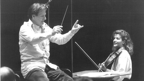 Sir Neville Marriner mit Anne-Sophie Mutter bei einer Probe 