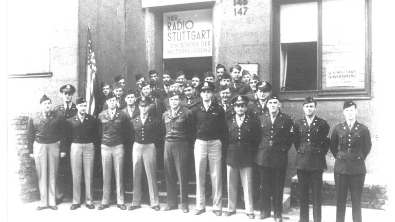 Mitarbeiter des Radio Stuttgarts im Jahr 1945 (Foto: SWR)