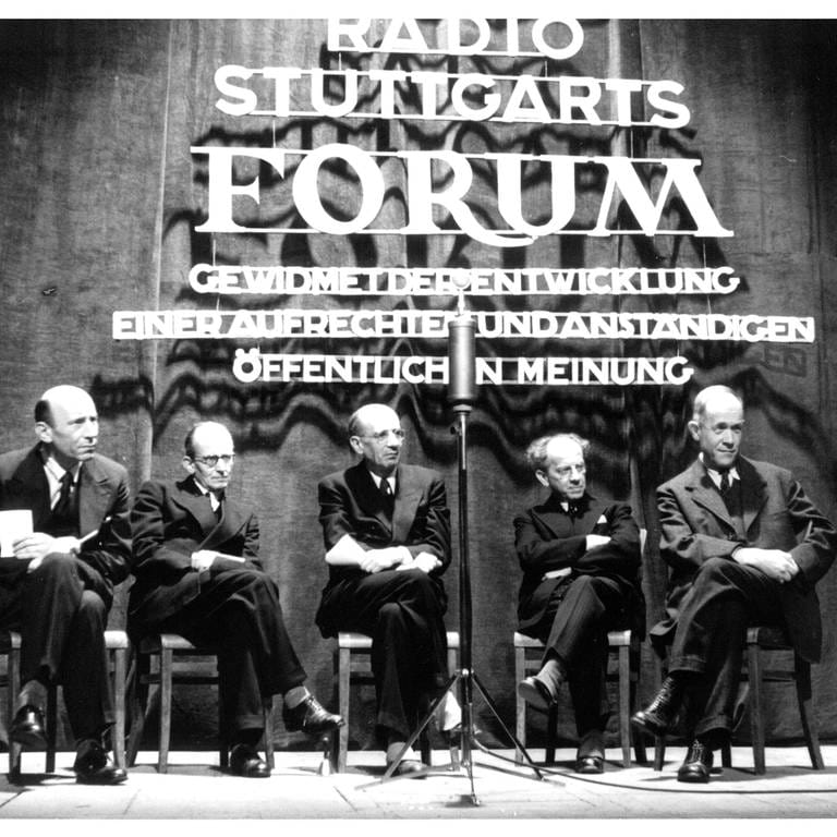 Mit Diskussionsrunden, wie dem Radio Stuttgart Forum, soll dem deutschen Hörer demokratisches Verhalten gezeigt werden. (Foto: SWR)