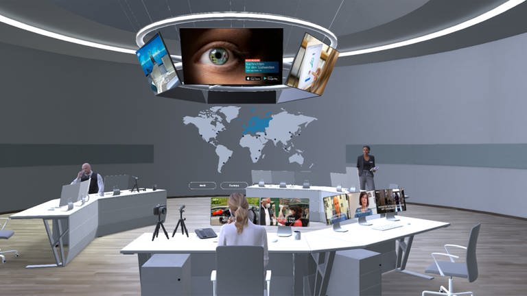 SWR Virtuell: Menschen arbeiten in einem hellen und großen Newsroom (Foto: SWR)