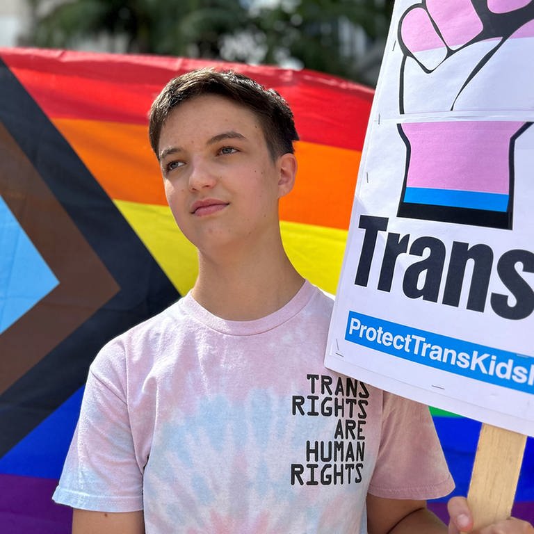 Beau demonstriert für seine Rechte als Trans*Teen