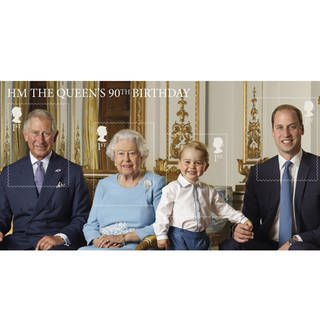 picture alliance  dpa | Ranald Mackechnie  Royal Mail  (Foto: picture-alliance / Reportdienste, Die Queen, Prinz, Charles, Prinz George und Prinz William auf einer Briefmarke)