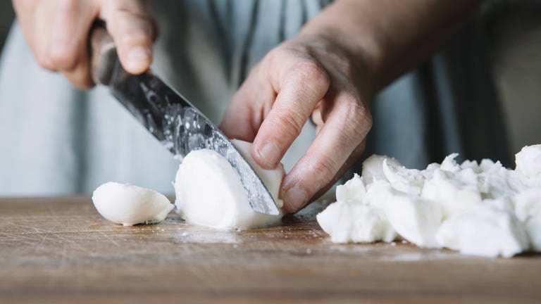 Mozzarella: italienischer schnittfester Frischkäes