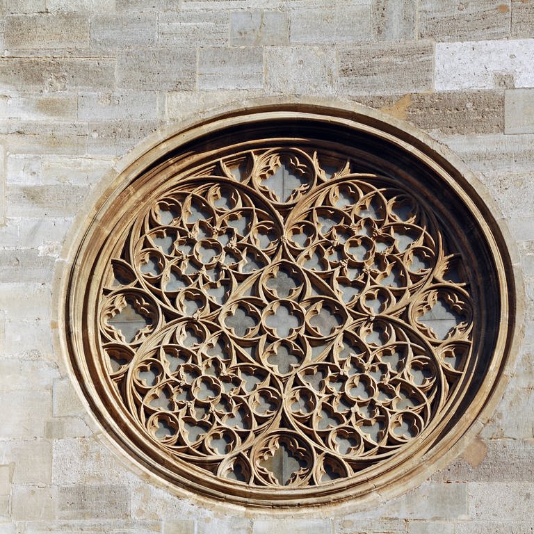 Gotisches Maßwerk und Figuren am Stephansdom in Wien  (Foto: IMAGO, imago/imagebroker)
