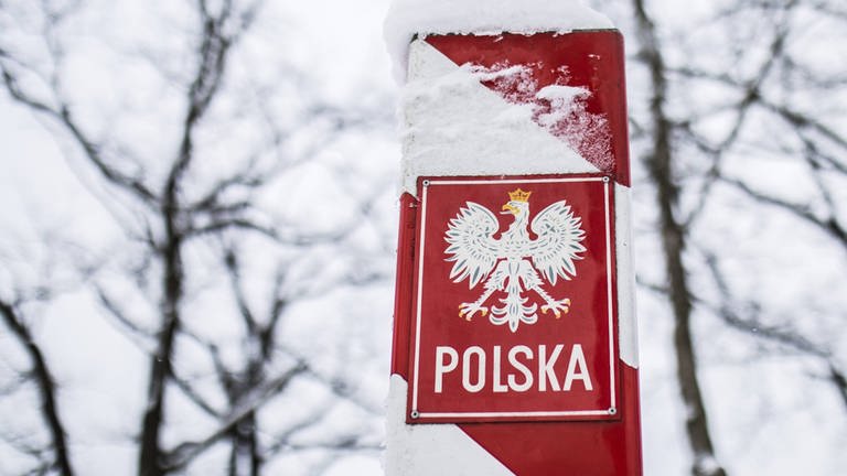 Grenzpfahl mit der Aufschrift "Polska"