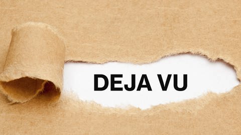 Deja-vu: Schriftzug hinter braunem Packpapier verborgen (Foto: IMAGO, imago images / agefotostock)