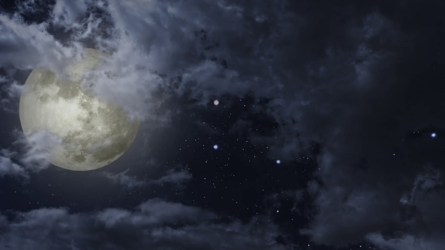 Mond mit Sternen am Nachthimmel (Foto: IMAGO, imago images / agefotostock)