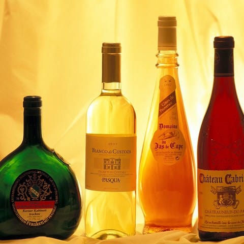Weine werden in vielen verschiedenen Flaschen angeboten. Das macht ein Pfandsystem so schwierig. (Foto: IMAGO, imago)