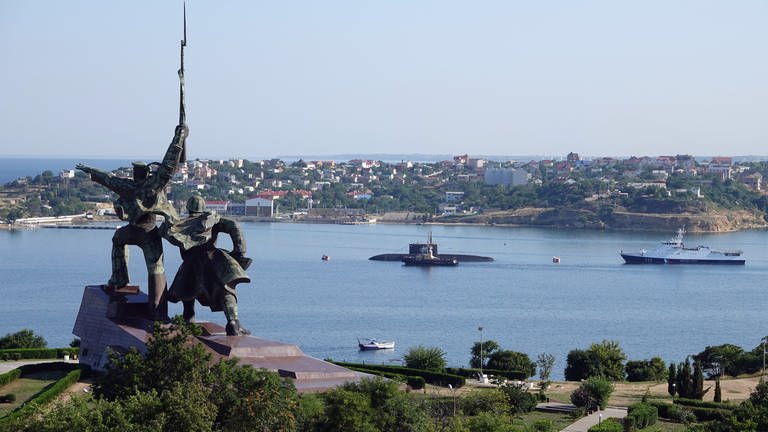Die Krim ist für Russland deshalb so wichtig, weil der dortige Hafen Sewastopol der einzige ganzjährig eisfreie Tiefwasserhafen Russlands ist.  (Foto: picture-alliance / Reportdienste, picture alliance/dpa | Ulf Mauder)
