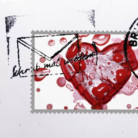 Abgestempelte Briefmarke mit rotem Herz: Früher gab es eine "Briefmarkensprache", aber die Bedeutung war nicht einheitlich geregelt