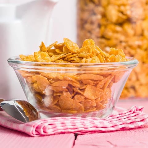 Cornflakes enthalten nichta allzu viele Nährstoffe, aber doch mehr als Pappe