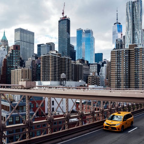 Blick von der Brooklyn Bridge auf die Skyline von New York
