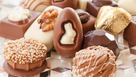 Verschiedene Pralinen: Schokolade mit Füllung ist besonders empfindlich, was das Schmelzen angeht