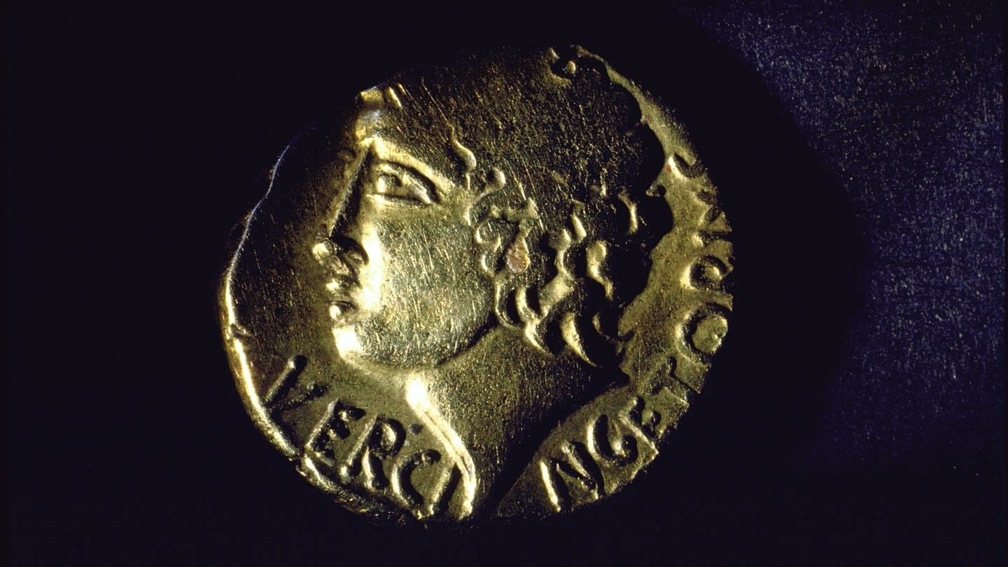 Antike Münze mit dem Kopf von Vercingetorix und der Aufschrift 