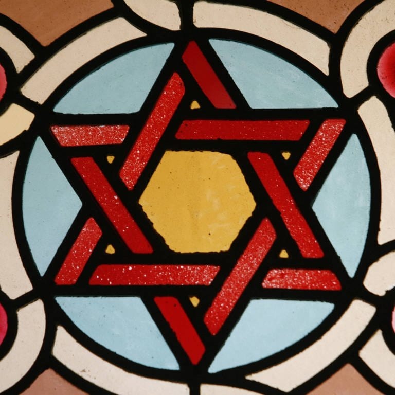 Davidstern in einem Buntglasfenster der Eldrige Street Synagogue in Manhattan  USA (Foto: SWR, picture alliance/robertharding)
