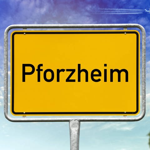 Ortsschild von Pforzheim: "Heim" bedeutet  Wohnstätte. "Pforz" geht auf das lateinische Wort "Portus" zurück, was Hafen bedeutet.
