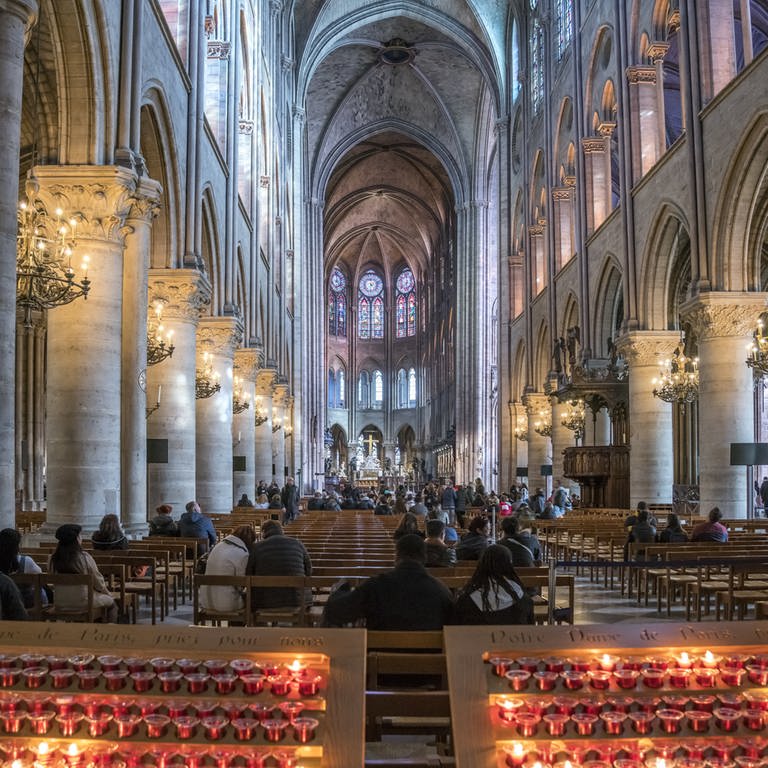 Innenraum der Kathedrale Notre-Dame de Paris vor dem Brand 2019