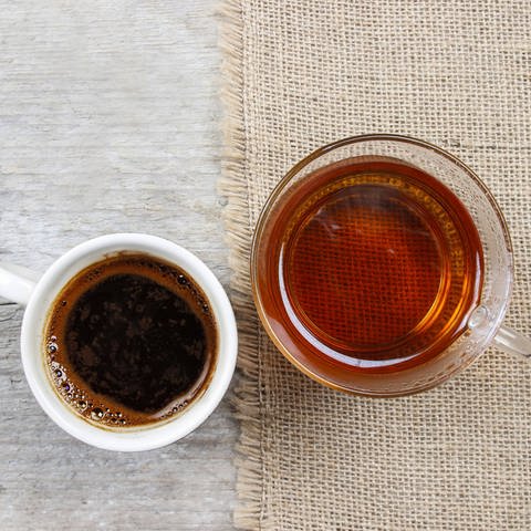 Welches Getränk hat die bessere Ökobiland: Kaffee oder Tee? (Foto: imago images, imago/BE&W)