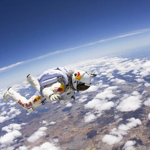 Extremsportler Felix Baumgartner bei einem Testsprung aus 21.800 Metern Höhe im März 2012 (Foto: picture-alliance / Reportdienste, picture alliance / ZUMA Press)