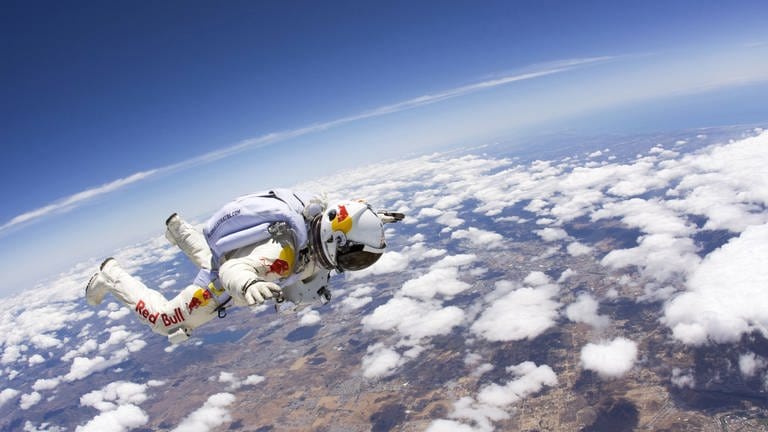 Extremsportler Felix Baumgartner bei einem Testsprung aus 21.800 Metern Höhe im März 2012 (Foto: picture-alliance / Reportdienste, picture alliance / ZUMA Press)
