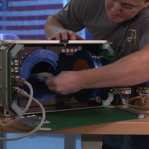 Der Backofen für die ISS funktioniert so ähnlich wie ein Toaster.  (Foto: Pressestelle, NASA/ ZeroGK)