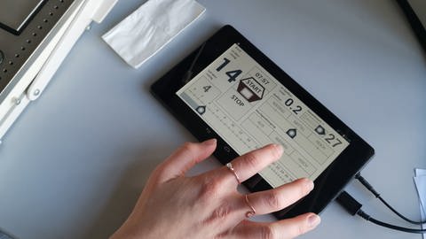 Der neu entwickelte Touchscreen soll informationen fühlbar machen. (Foto: Pressestelle, Institut für Konstruktionstechnik und Technisches Design, Stuttgart)