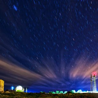 Dingli Radarstation auf Malta vor nächtlichem Sternenhimmel (Foto: imago images, William Attard McCarthy via www.imago-images.de)
