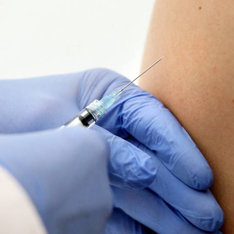 Auch in Deutschland läuft die Entwicklung eines Impfstoffes gegen das neue Coronavirus auf Hochtouren. (Foto: IMAGO, imago images/ULMER Pressebildagentur)