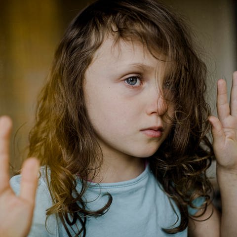 Kinder mit psychischen Problemen (Foto: imago images, imago images/imagebroker)