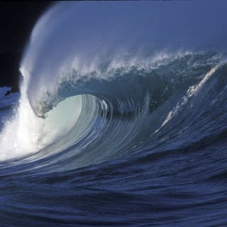 Wie misst man im Meer den Seegang, also die Höhe von Wellen? (Foto: imago images, IMAGO / HochZwei/newsport)