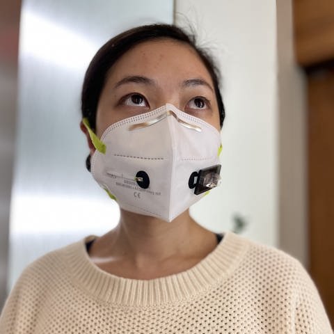 Ein neuartige, an der Harvard University entwickelte Maske soll dabei helfen, Corona-Infektionen zu erkennen. (Foto: Pressestelle, Wyss Institute at Harvard University)