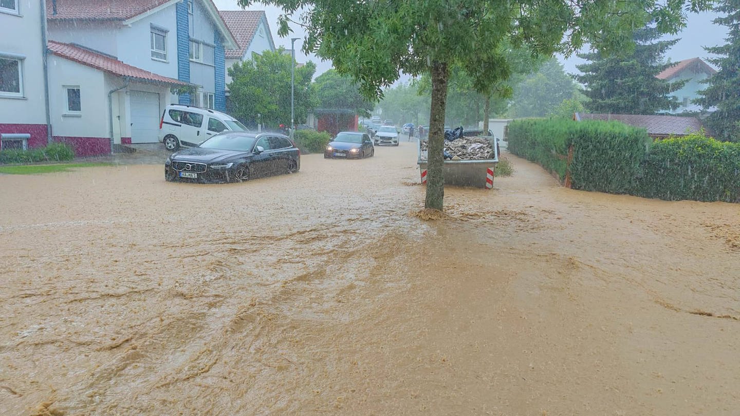 Wetterextreme wie Starkregen sorgten in den letzten Wochen für massive Überschwemmungen. (Foto: IMAGO, imago images/Einsatz-Report24)
