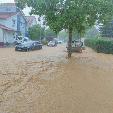 Wetterextreme wie Starkregen sorgten in den letzten Wochen für massive Überschwemmungen.  (Foto: IMAGO, imago images/Einsatz-Report24)