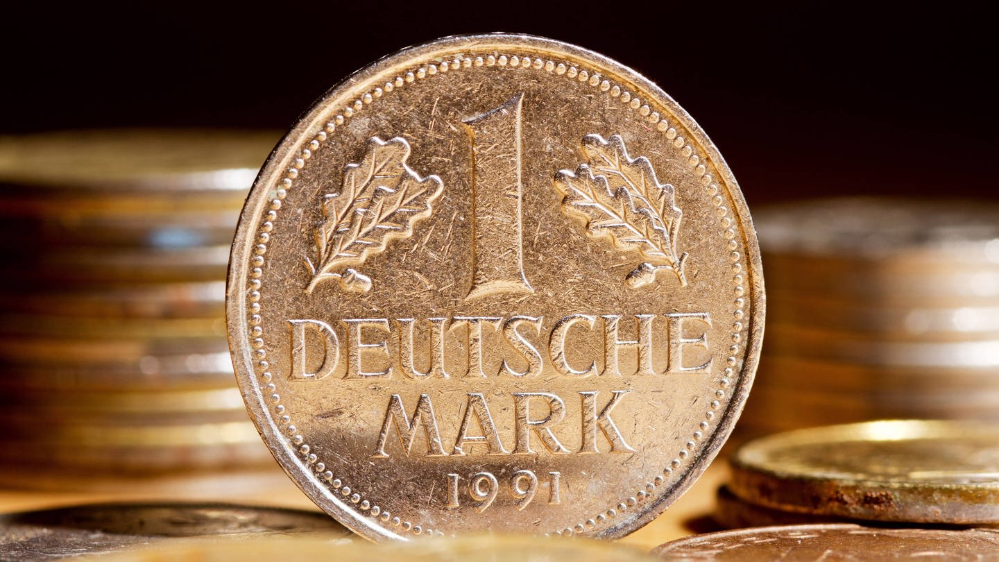 Vorderansicht D-Mark-Münze: Warum wurde der Euro-Kurs bei 1,95583 DM festgelegt?