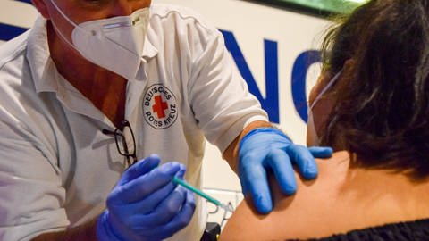 Impfaktion soll Unentschlossene zur Corona-Impfung animieren.  (Foto: IMAGO, imago images/Einsatz-Report24)