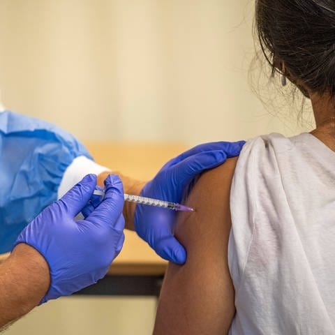 Sollen 5- bis11-Jährige Kinder bald auch gegen Covid-19 geimpft werden? (Foto: IMAGO, imago images/epd)