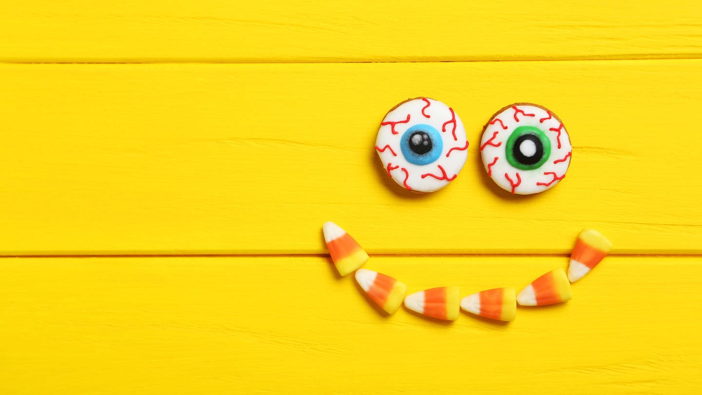 Gesicht aus Süßigkeiten: Grinsen wie ein Honigkuchenpferd – Woher kommt das? (Foto: IMAGO, IMAGO / agefotostock)