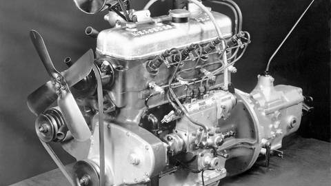 Der Dieselmotor des Mercedes Benz Typ 260 D. (Foto: dpa Bildfunk, dpa)