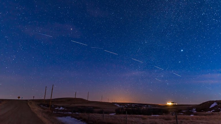 Starlink-Satelliten fallen reihenweise vom Himmel (Foto: IMAGO, imago)