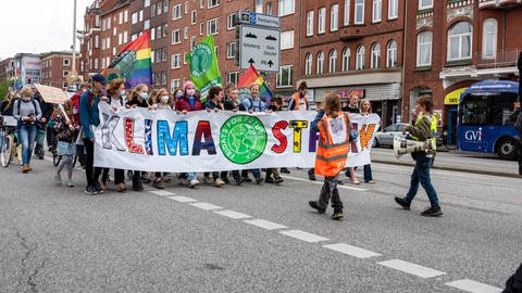 Kundgebung von Fridays for Future auf dem Exerzierplatz mit anschließender Demonstration in Kiel. (Foto: IMAGO, IMAGO / penofoto)