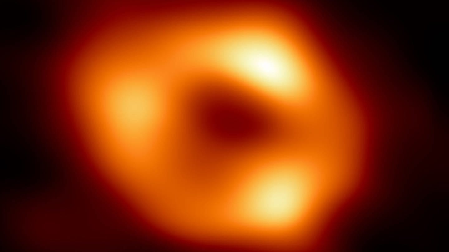 Erstes Bild des Schwarzes Lochs im Zentrum unserer Michstraße. (Foto: Pressestelle, EHT/ESO)
