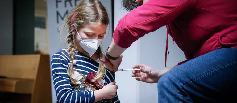 Die STIKO empfiehlt jetzt auch eine Covid-19-Impfung für Kinder von 5 bis 11 Jahren. (Foto: IMAGO, imago/Leon Kuegeler/photothek.de)