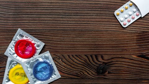Immer mehr Paare benutzen Kondome und Alternativen zur Antibabypille (Foto: IMAGO, imago images/9dreamstudio)